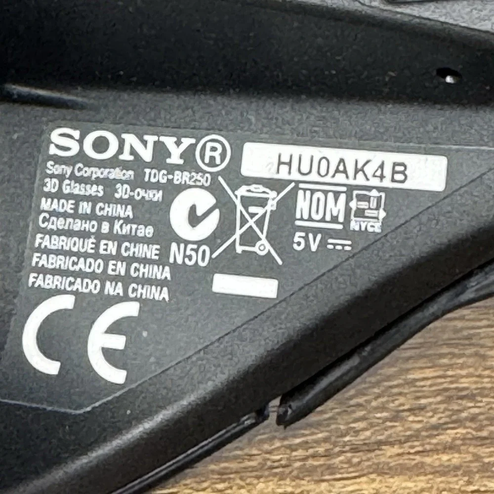 2 SONY 3D GLASSES HU09RH6 Rechargable (No Charging Cable)‎